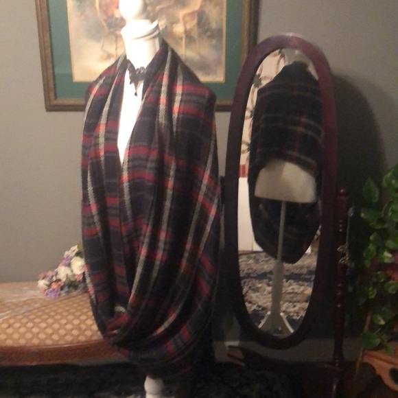 SOLD Scarf one size - Picture 2 of 4